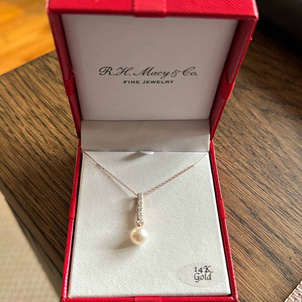 New in box pearl and diamonds gold necklace